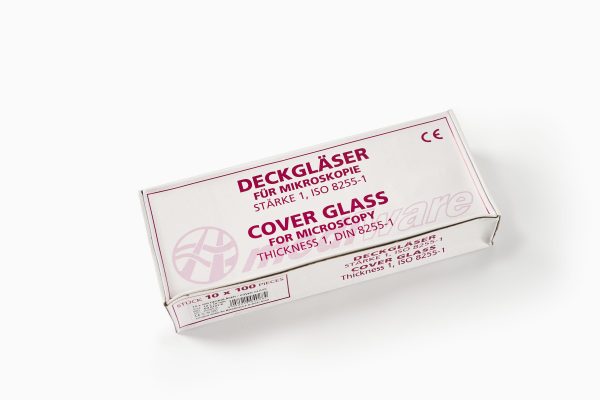 Verpackung für Deckgläser für Mikroskopie, mit der Aufschrift "Cover Glass for Microscopy" und "Stärke 1, ISO 8255-1".
